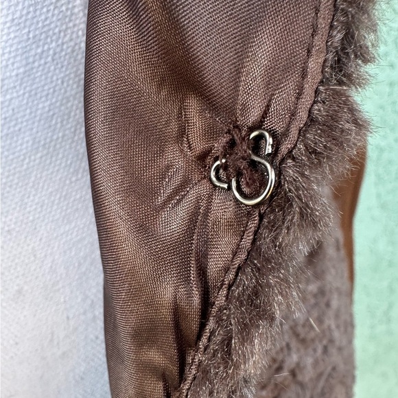 Chic Brown Textured Cape with Satin Tie Size S - Picture 6 of 8